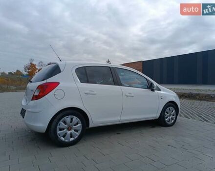 Белый Опель Корса, объемом двигателя 1.3 л и пробегом 207 тыс. км за 5500 $, фото 4 на Automoto.ua