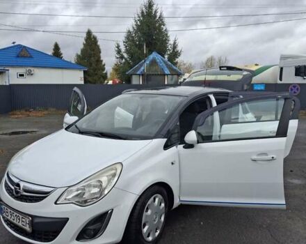 Белый Опель Корса, объемом двигателя 1.3 л и пробегом 240 тыс. км за 4200 $, фото 5 на Automoto.ua