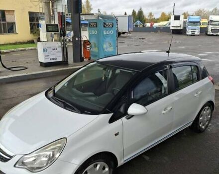 Белый Опель Корса, объемом двигателя 1.3 л и пробегом 240 тыс. км за 4200 $, фото 3 на Automoto.ua