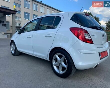 Белый Опель Корса, объемом двигателя 1.23 л и пробегом 252 тыс. км за 6200 $, фото 2 на Automoto.ua