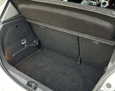 Белый Опель Корса, объемом двигателя 1.3 л и пробегом 182 тыс. км за 5200 $, фото 6 на Automoto.ua