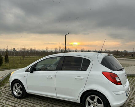 Белый Опель Корса, объемом двигателя 1.3 л и пробегом 182 тыс. км за 5200 $, фото 3 на Automoto.ua