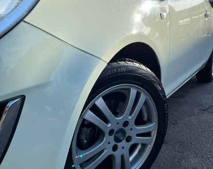 Белый Опель Корса, объемом двигателя 1.2 л и пробегом 174 тыс. км за 5900 $, фото 2 на Automoto.ua