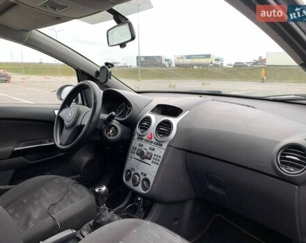 Белый Опель Корса, объемом двигателя 1.23 л и пробегом 221 тыс. км за 5500 $, фото 5 на Automoto.ua