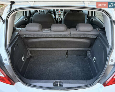 Белый Опель Корса, объемом двигателя 1.4 л и пробегом 86 тыс. км за 9100 $, фото 33 на Automoto.ua