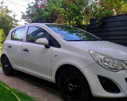 Белый Опель Корса, объемом двигателя 1.2 л и пробегом 195 тыс. км за 5000 $, фото 1 на Automoto.ua