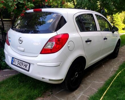 Белый Опель Корса, объемом двигателя 1.2 л и пробегом 195 тыс. км за 5000 $, фото 2 на Automoto.ua