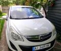Белый Опель Корса, объемом двигателя 1.2 л и пробегом 195 тыс. км за 5000 $, фото 1 на Automoto.ua