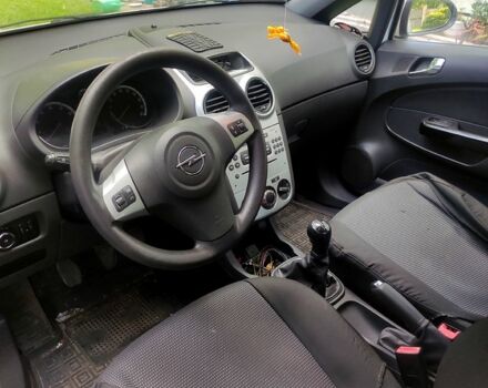 Белый Опель Корса, объемом двигателя 1.2 л и пробегом 195 тыс. км за 5000 $, фото 3 на Automoto.ua