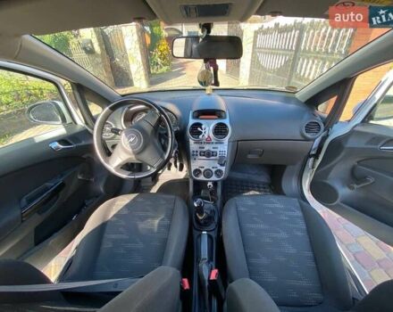 Белый Опель Корса, объемом двигателя 1.2 л и пробегом 275 тыс. км за 5300 $, фото 8 на Automoto.ua