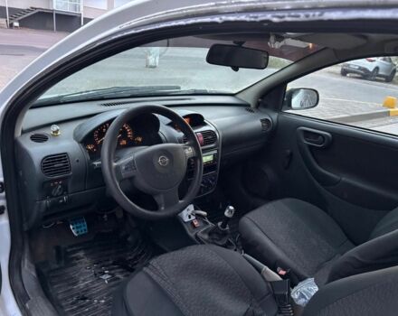 Белый Опель Корса, объемом двигателя 1.2 л и пробегом 199 тыс. км за 1550 $, фото 4 на Automoto.ua