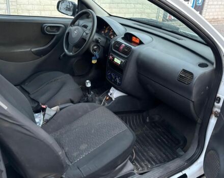 Белый Опель Корса, объемом двигателя 1.2 л и пробегом 199 тыс. км за 1550 $, фото 2 на Automoto.ua