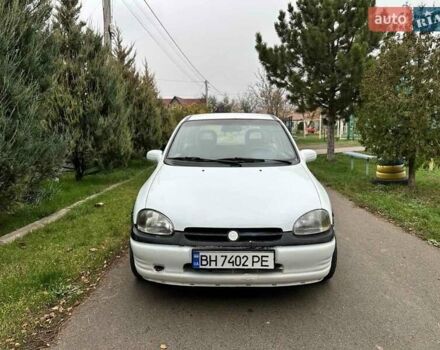 Белый Опель Корса, объемом двигателя 1.2 л и пробегом 123 тыс. км за 1100 $, фото 1 на Automoto.ua