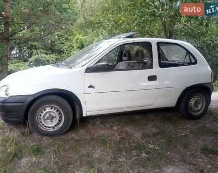 Белый Опель Корса, объемом двигателя 1.69 л и пробегом 498 тыс. км за 1800 $, фото 1 на Automoto.ua