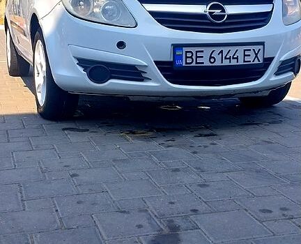 Белый Опель Корса, объемом двигателя 1.2 л и пробегом 238 тыс. км за 2200 $, фото 1 на Automoto.ua