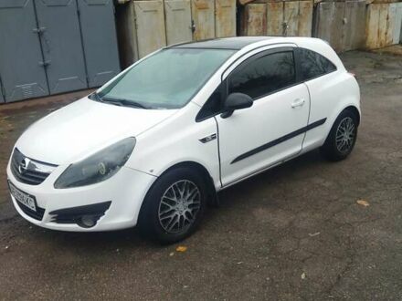 Белый Опель Корса, объемом двигателя 1.3 л и пробегом 268 тыс. км за 3500 $, фото 1 на Automoto.ua
