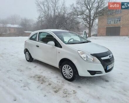 Белый Опель Корса, объемом двигателя 1.23 л и пробегом 350 тыс. км за 3700 $, фото 1 на Automoto.ua