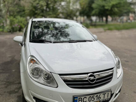 Білий Опель Корса, об'ємом двигуна 1.36 л та пробігом 175 тис. км за 7500 $, фото 1 на Automoto.ua