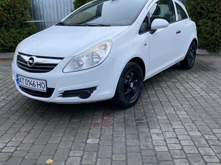 Белый Опель Корса, объемом двигателя 1.2 л и пробегом 240 тыс. км за 4399 $, фото 1 на Automoto.ua