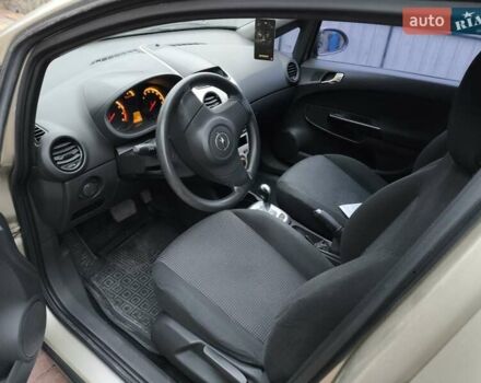 Бежевый Опель Корса, объемом двигателя 1.23 л и пробегом 140 тыс. км за 3000 $, фото 5 на Automoto.ua