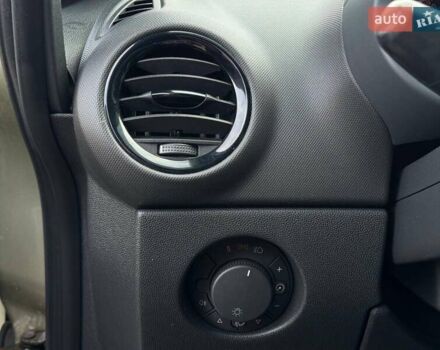 Бежевый Опель Корса, объемом двигателя 1.23 л и пробегом 142 тыс. км за 5300 $, фото 14 на Automoto.ua