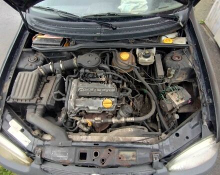 Черный Опель Корса, объемом двигателя 1 л и пробегом 1000 тыс. км за 1100 $, фото 4 на Automoto.ua