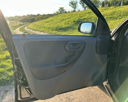 Черный Опель Корса, объемом двигателя 1.7 л и пробегом 340 тыс. км за 3000 $, фото 12 на Automoto.ua