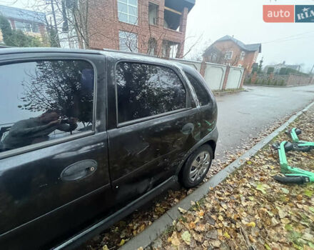 Черный Опель Корса, объемом двигателя 1.39 л и пробегом 280 тыс. км за 2200 $, фото 5 на Automoto.ua