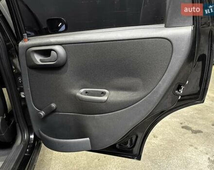 Черный Опель Корса, объемом двигателя 0 л и пробегом 127 тыс. км за 3600 $, фото 34 на Automoto.ua