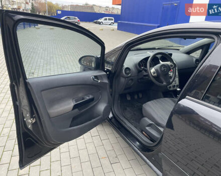 Черный Опель Корса, объемом двигателя 1.2 л и пробегом 210 тыс. км за 3200 $, фото 12 на Automoto.ua