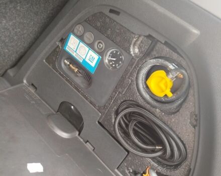 Чорний Опель Корса, об'ємом двигуна 1.2 л та пробігом 250 тис. км за 3600 $, фото 4 на Automoto.ua