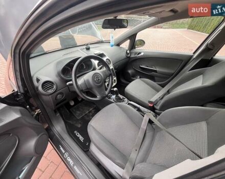 Черный Опель Корса, объемом двигателя 1 л и пробегом 204 тыс. км за 4300 $, фото 3 на Automoto.ua