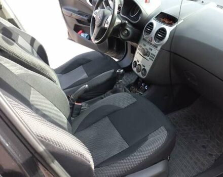 Черный Опель Корса, объемом двигателя 1.3 л и пробегом 255 тыс. км за 5000 $, фото 3 на Automoto.ua