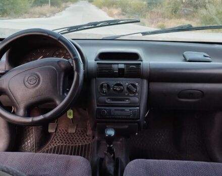 Фиолетовый Опель Корса, объемом двигателя 1.4 л и пробегом 300 тыс. км за 750 $, фото 3 на Automoto.ua