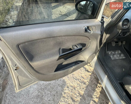 Коричневый Опель Корса, объемом двигателя 1.3 л и пробегом 237 тыс. км за 5700 $, фото 11 на Automoto.ua