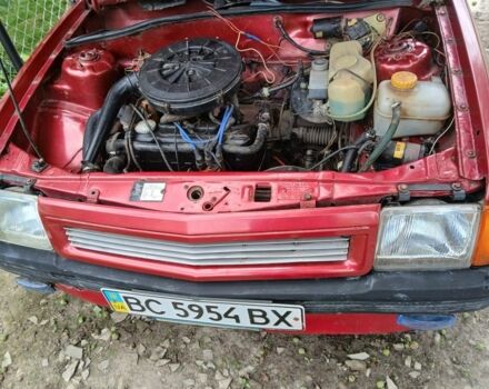 Красный Опель Корса, объемом двигателя 1.2 л и пробегом 3 тыс. км за 381 $, фото 3 на Automoto.ua