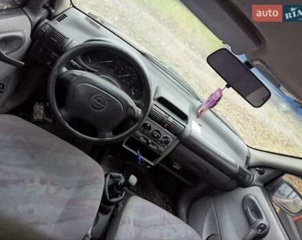 Красный Опель Корса, объемом двигателя 1.2 л и пробегом 350 тыс. км за 900 $, фото 9 на Automoto.ua