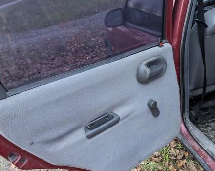 Красный Опель Корса, объемом двигателя 1.2 л и пробегом 350 тыс. км за 900 $, фото 8 на Automoto.ua