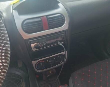 Опель Корса 2003 в Каменское - Днепродзержинск на Automoto.ua Красный Опель Корса, объемом двигателя 1 л и пробегом 153 тыс. км за 3200 $, фото 3 на Automoto.ua