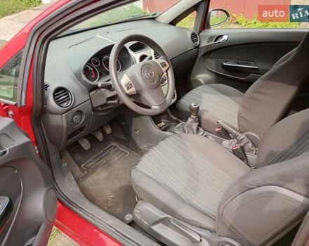Красный Опель Корса, объемом двигателя 1.23 л и пробегом 270 тыс. км за 3300 $, фото 8 на Automoto.ua