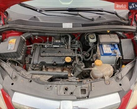 Красный Опель Корса, объемом двигателя 1.23 л и пробегом 270 тыс. км за 3300 $, фото 14 на Automoto.ua