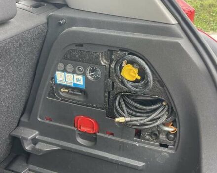 Червоний Опель Корса, об'ємом двигуна 1.23 л та пробігом 100 тис. км за 5000 $, фото 4 на Automoto.ua