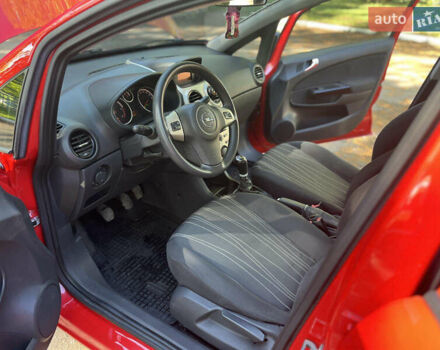 Красный Опель Корса, объемом двигателя 1.3 л и пробегом 205 тыс. км за 4850 $, фото 10 на Automoto.ua