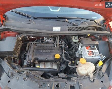 Красный Опель Корса, объемом двигателя 1.23 л и пробегом 125 тыс. км за 4900 $, фото 7 на Automoto.ua