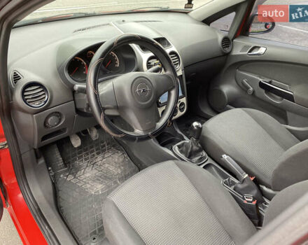 Красный Опель Корса, объемом двигателя 1 л и пробегом 220 тыс. км за 4000 $, фото 22 на Automoto.ua