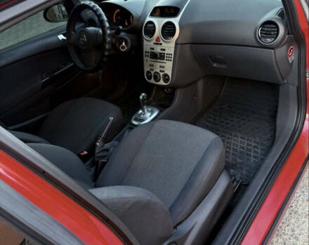 Красный Опель Корса, объемом двигателя 1.2 л и пробегом 147 тыс. км за 4950 $, фото 4 на Automoto.ua