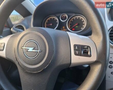 Красный Опель Корса, объемом двигателя 1.23 л и пробегом 125 тыс. км за 4900 $, фото 5 на Automoto.ua