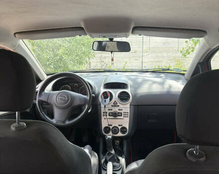 Красный Опель Корса, объемом двигателя 1.22 л и пробегом 216 тыс. км за 3800 $, фото 5 на Automoto.ua