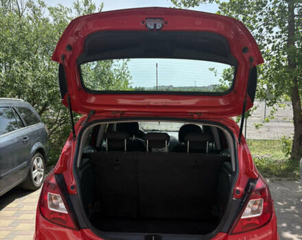 Красный Опель Корса, объемом двигателя 1.22 л и пробегом 216 тыс. км за 3800 $, фото 3 на Automoto.ua