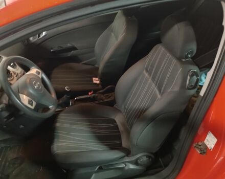 Красный Опель Корса, объемом двигателя 1.2 л и пробегом 260 тыс. км за 3500 $, фото 6 на Automoto.ua